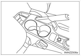 Toyota Yaris. Cup Holder