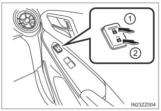 Toyota Yaris. Locking, Unlocking with Smart Key and Door-Lock Switch