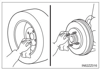 Toyota Yaris. Mounting the Spare Tire