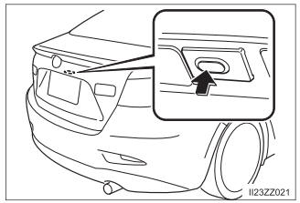 Toyota Yaris. Opening and Closing the Liftgate/Trunk Lid