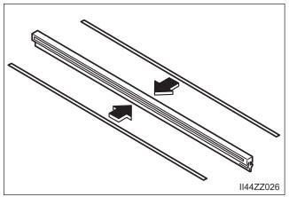 Toyota Yaris. Replacing Rear Window Wiper Blade (5-Door)